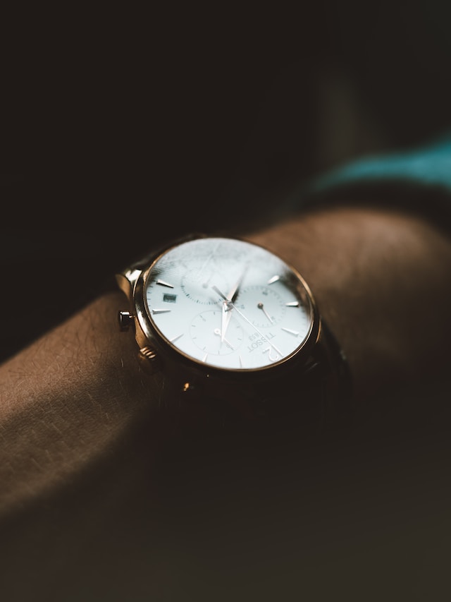 Зачем покупать подержанные часы?
